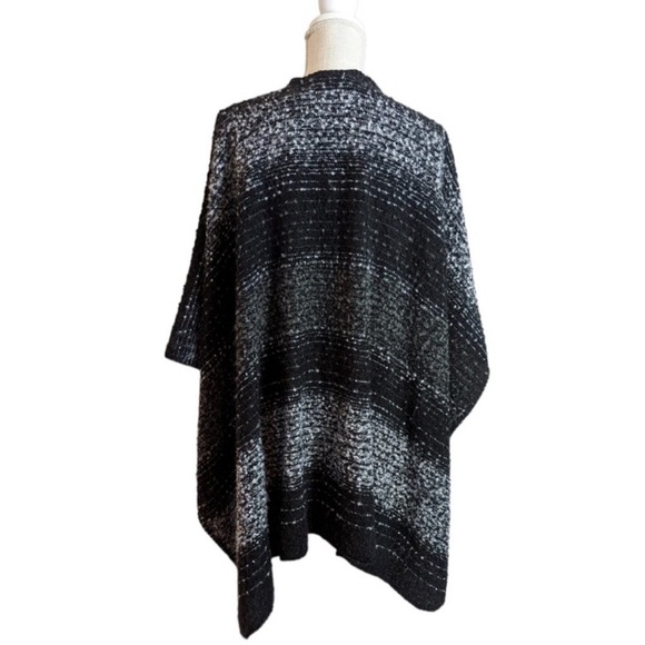 Woolrich  Women Gray n Black Knit Wrap Poncho Shawl (One Size) - Picture 3 of 4